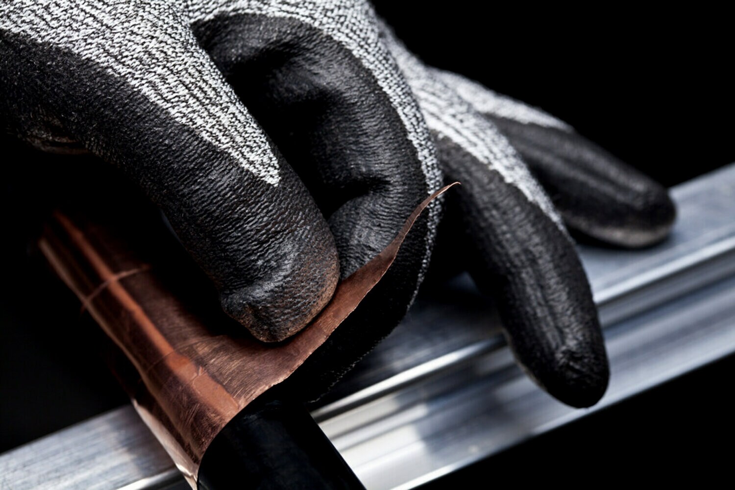 7100023421 - 3M Comfort Grip Gloves, Cut Resistant, Size Large, 72 Pair/Case