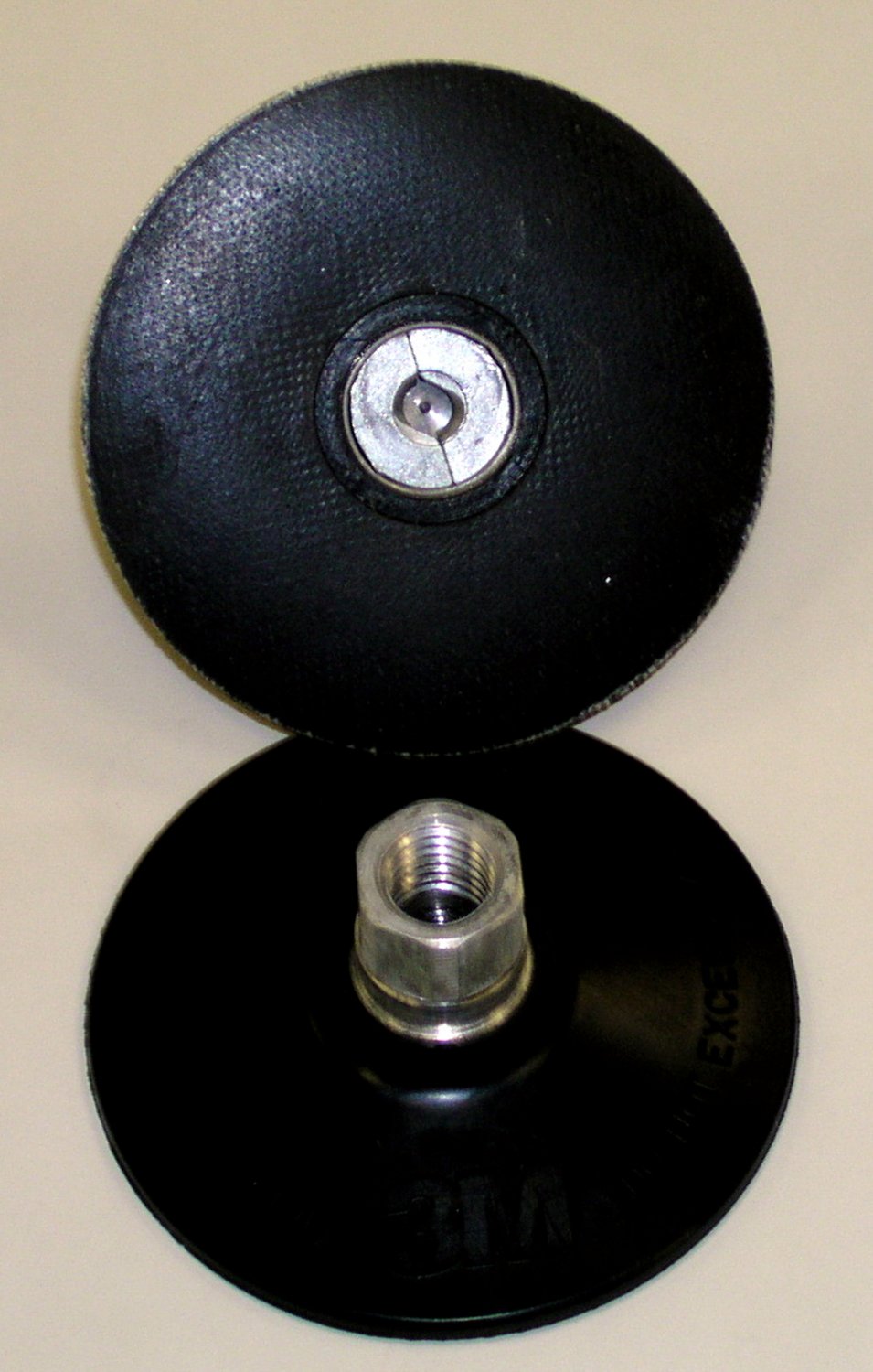 7100007033 - 3M Roloc Disc Pad TR 83242, Medium 4 in x 5/8 in-11 Internal, 5 ea/Case