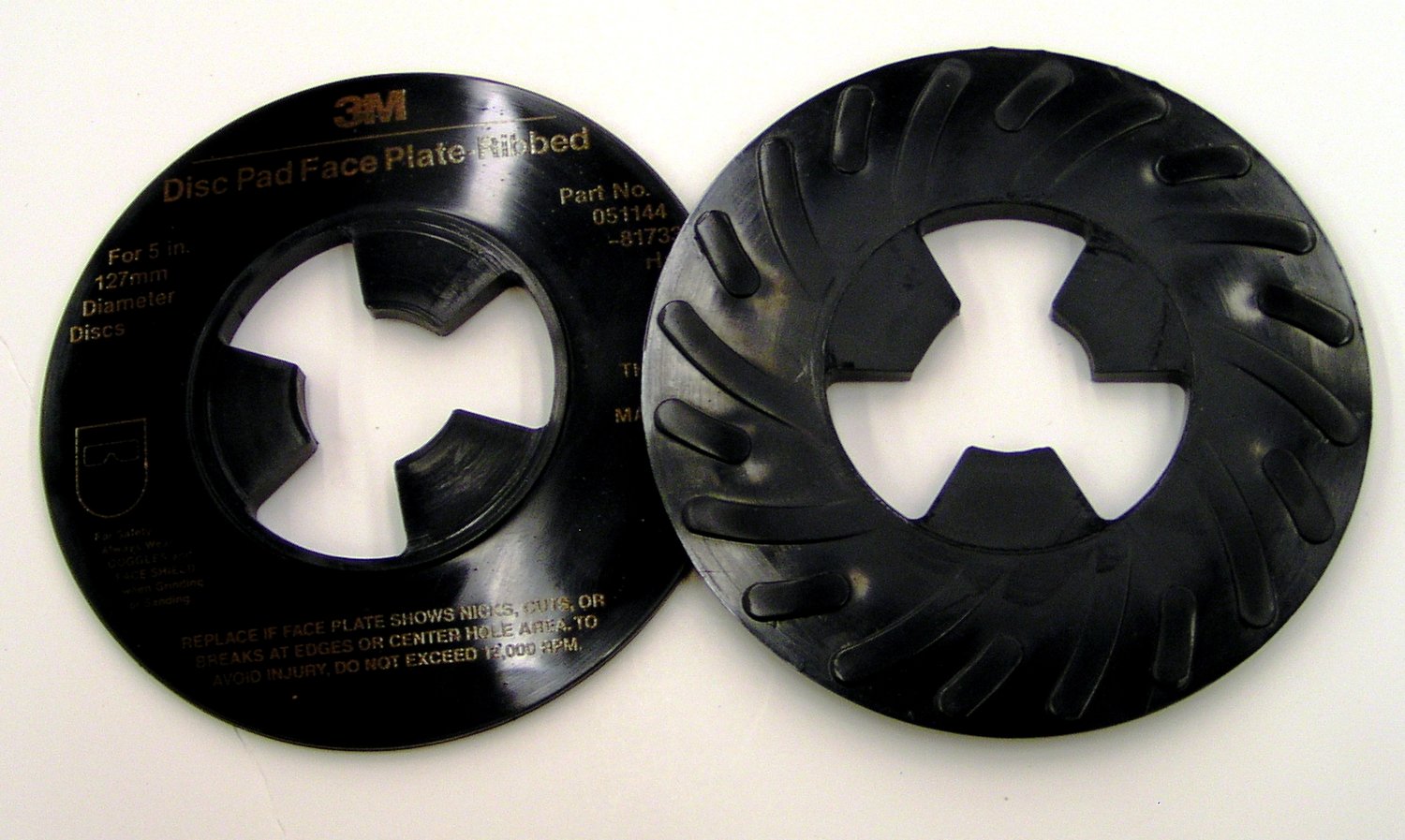 7000120518 - 3M Disc Pad Face Plate Ribbed 81733, 5 in Hard Black, 10 ea/Case