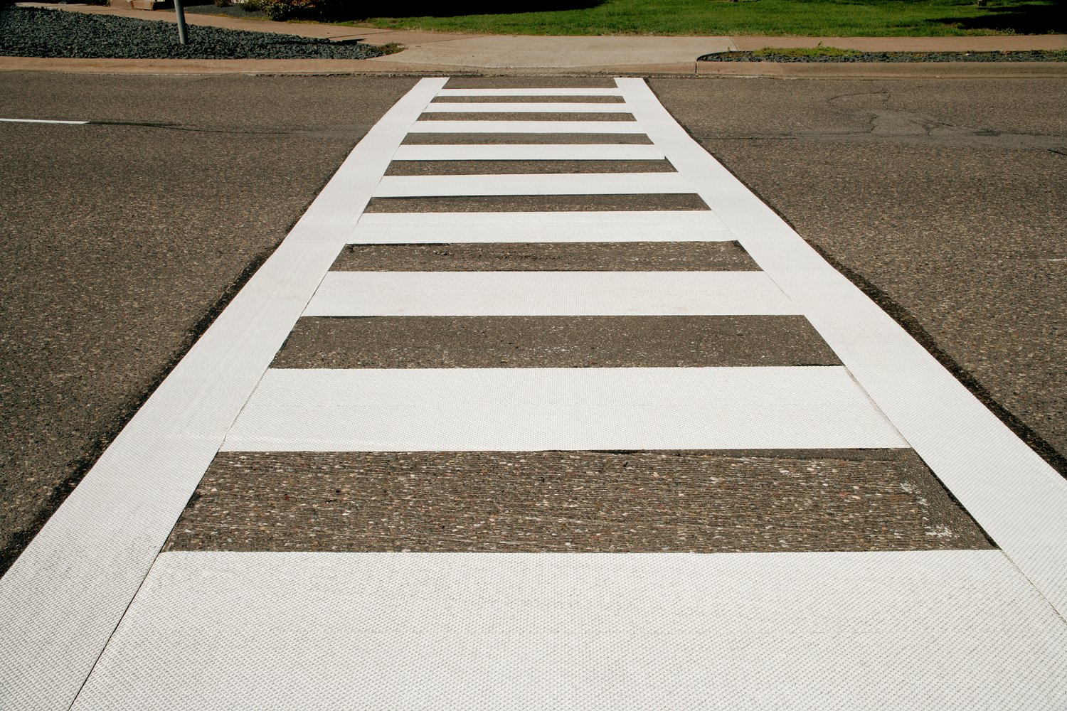 7100114552 - 3M Stamark Pavement Marking Tape L270ES, White, 24 in x 25 yd