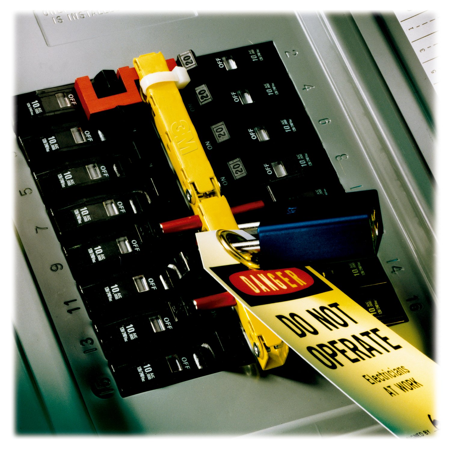 7010319367 - 3M PanelSafe Lockout System PS-0708, 3/4-in Spacing, 8 Slots, safeguards your electrical machines and lighting and equipment