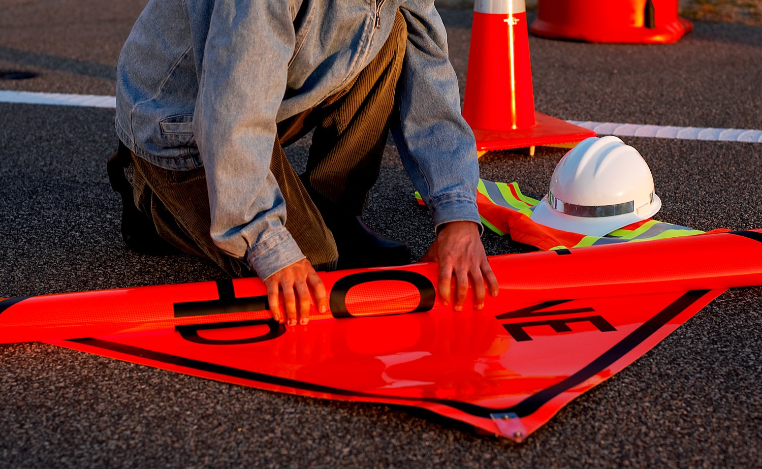 7100165724 - 3M Diamond Grade Roll Up Sign Sheeting RS24, Fluorescent Orange, 8 in x 25 yd, 1 Roll/Case