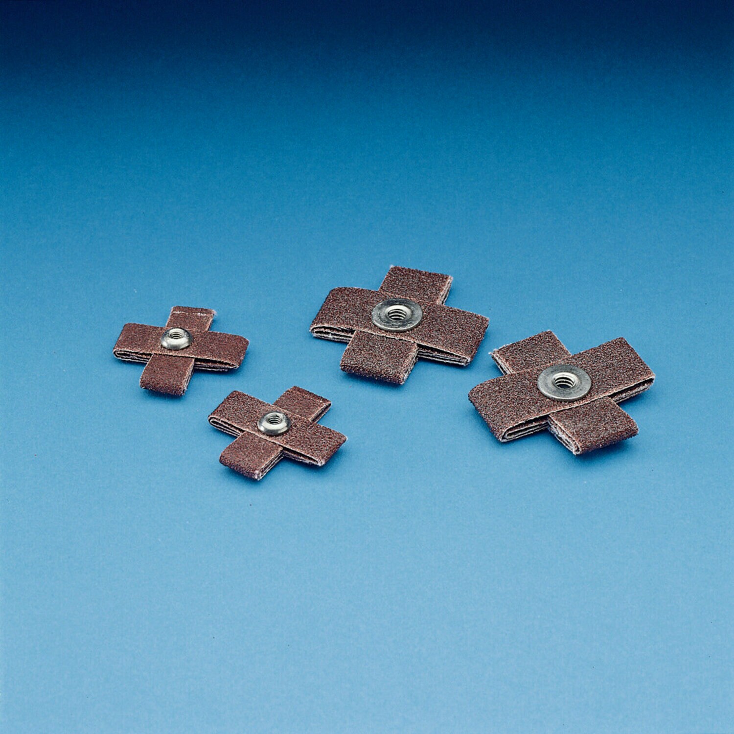 7100105558 - 3M Cross Pad 747D, 2 in x 2 in x 3/4 in in, 80 X-weight, 100 ea/Case