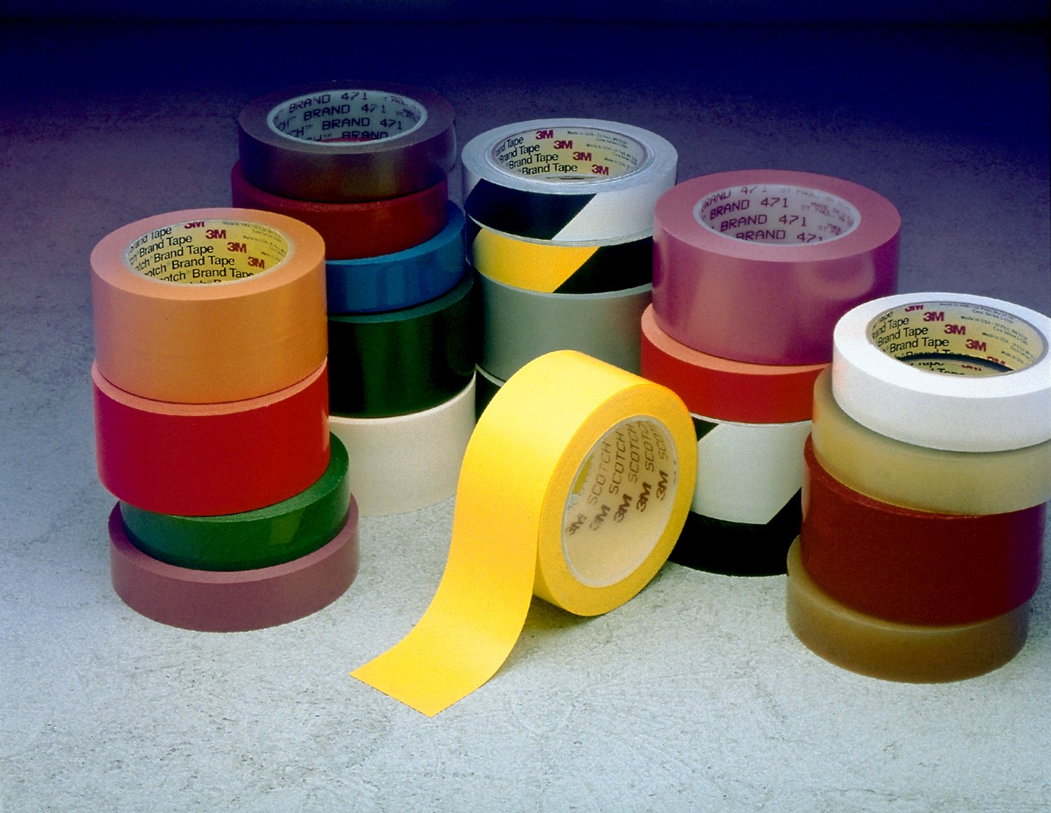 7010313024 - 3M Vinyl Tape 472, Black, 20 3/4 in x 36 yd, 10.4 mil, 1 Roll/Case, Liner, Untrimmed Edge