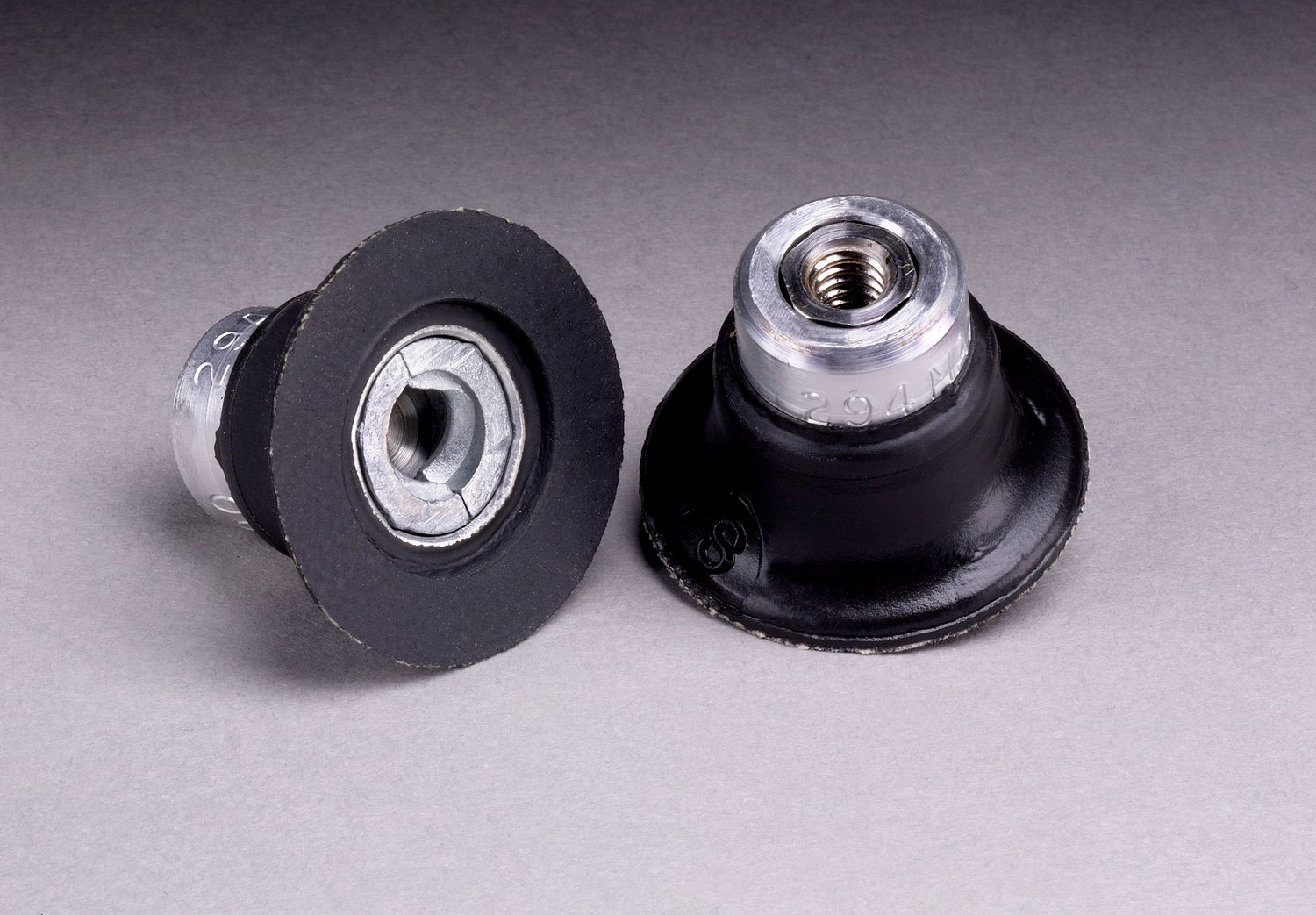 7000045277 - 3M Roloc Disc Pad TR 45098, Soft 1-1/2 in 1/4-20 Internal, 5 ea/Case