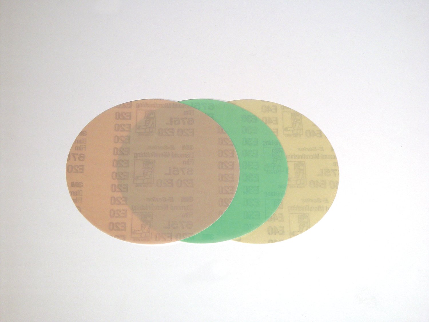7100053005 - 3M Hookit Diamond Microfinishing Film Disc 675L, 125 Mic, Config