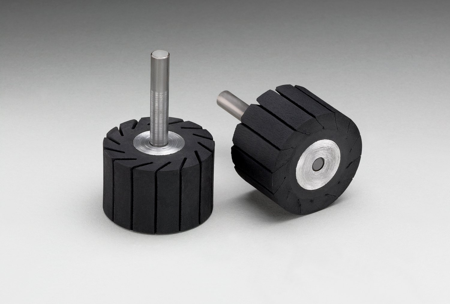 7000120411 - 3M Rubber Slotted Expander Wheel 77718, 1-1/2 in x 1 in 1/4 Diameter Shank