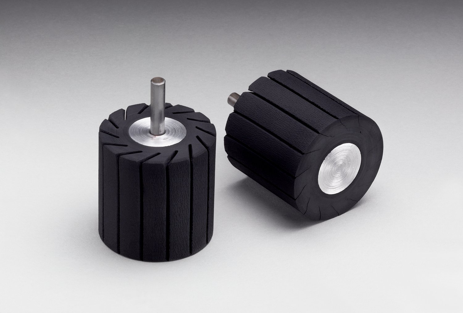7000120412 - 3M Rubber Slotted Expander Wheel 77721, 2 in x 2 in 1/4 Diameter Shank
