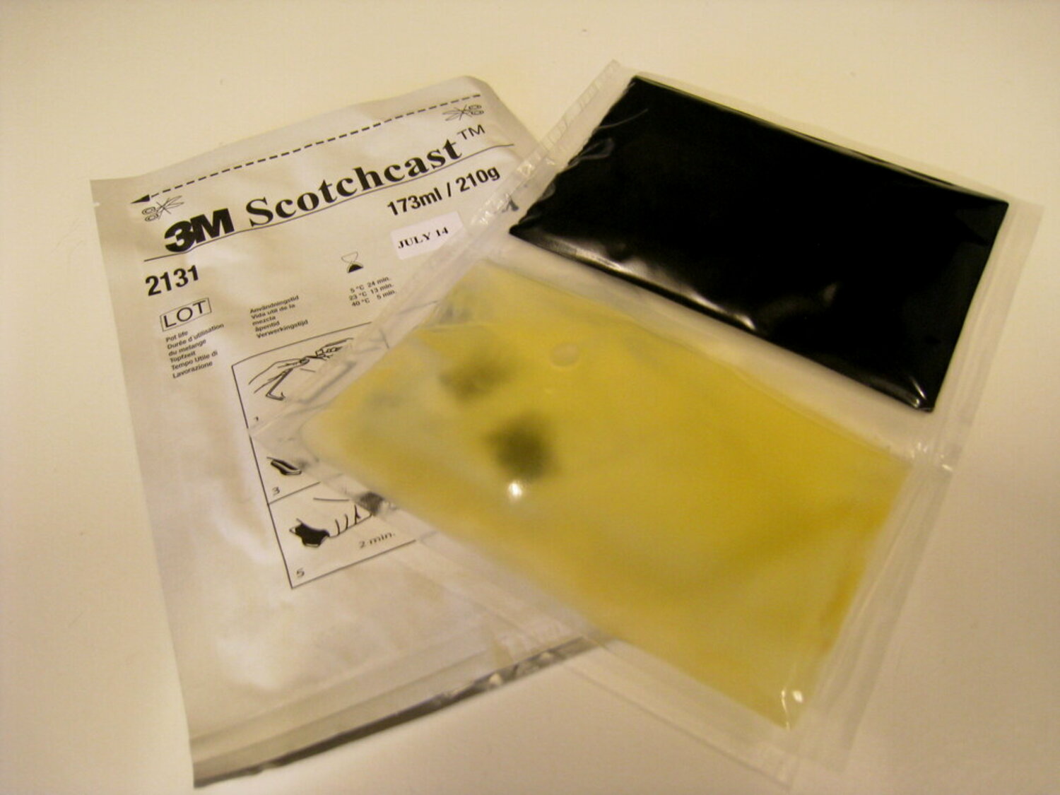 7100165622 - 3M Scotchcast Flame-Retardant Compound, Customer Special