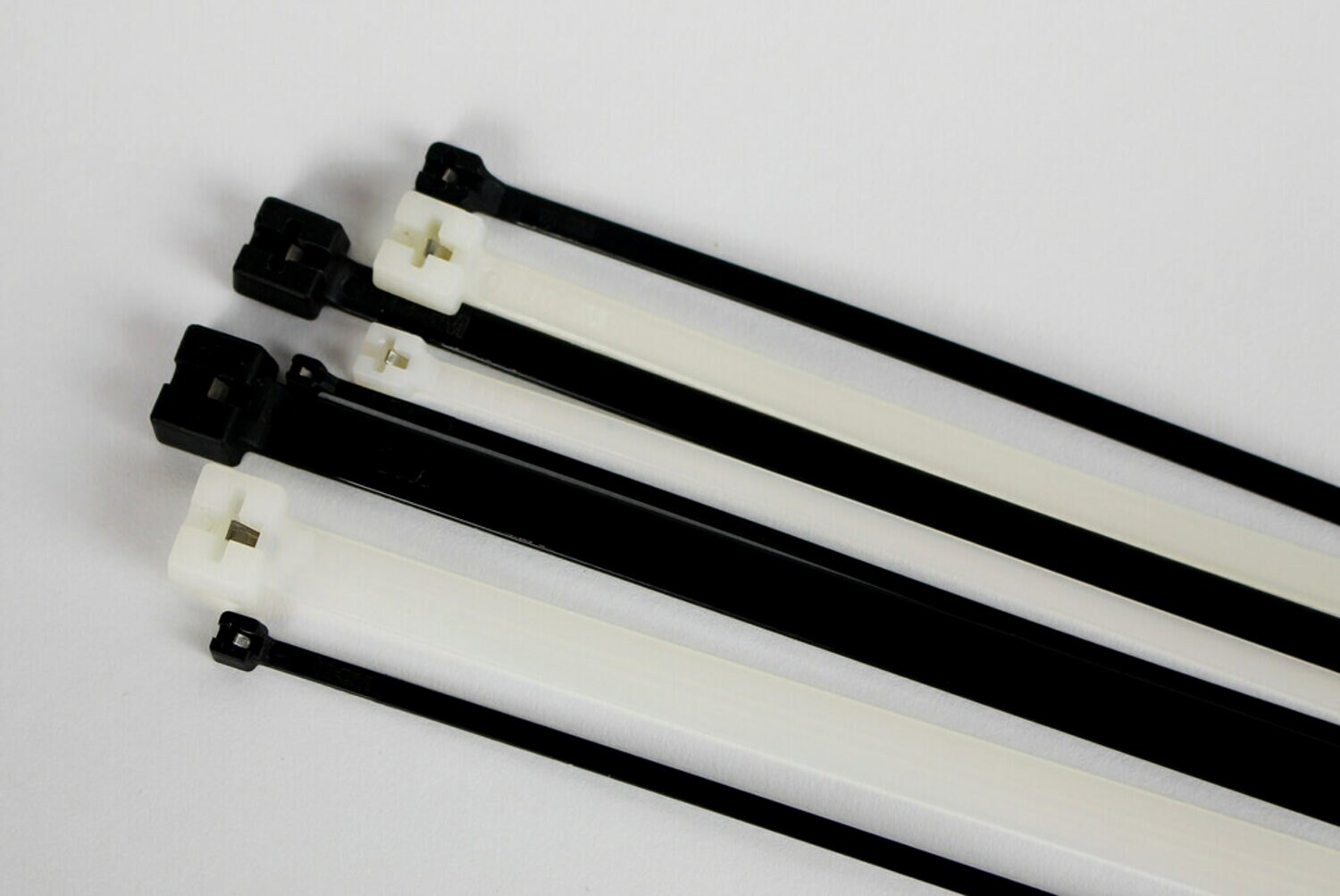 7100177338 - 3M Steel Barb Cable Tie CTSB15NT50-C, Natural, 15 inch, 50 lb, 100/bag, 500/Case