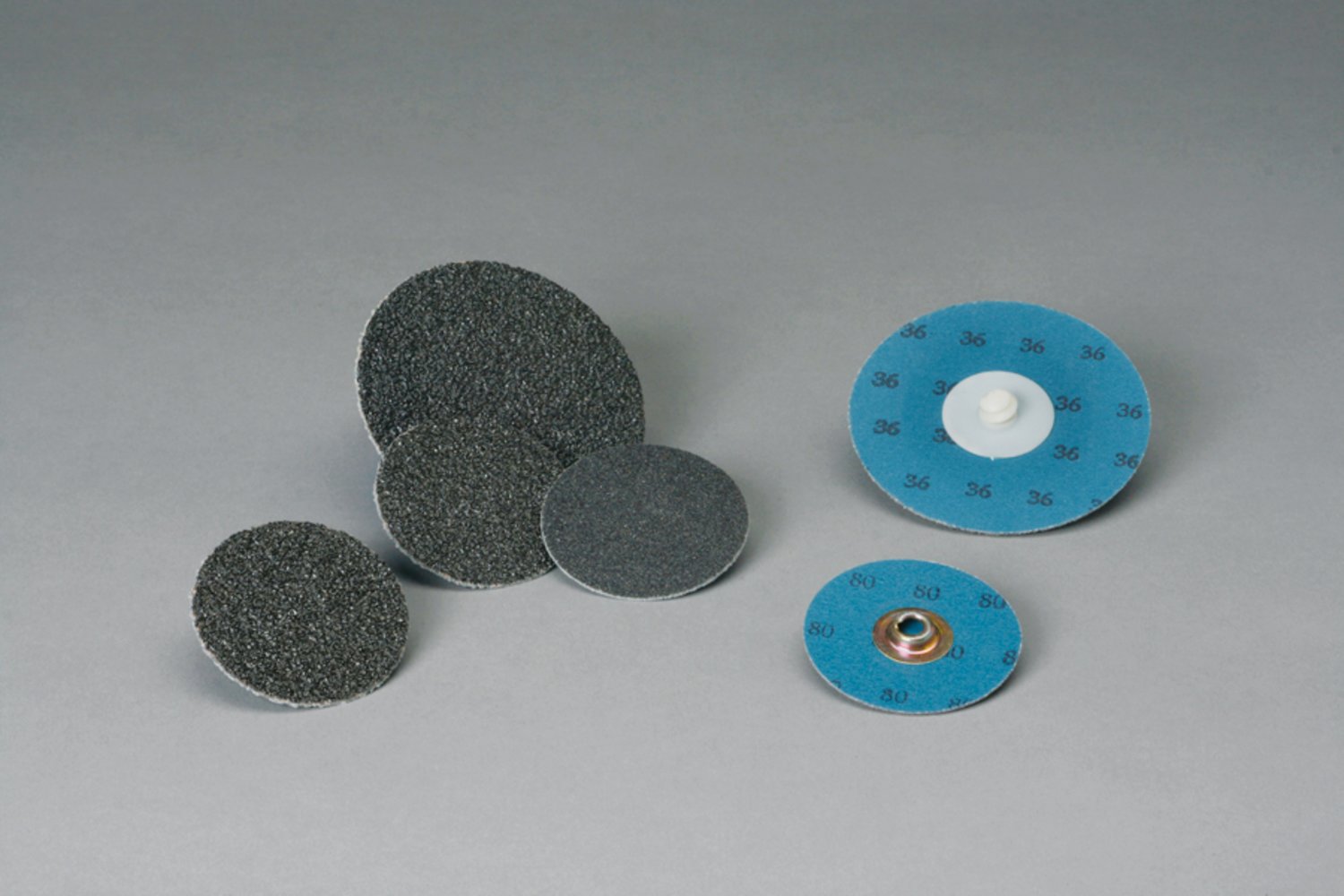 7010310328 - Standard Abrasives Quick Change Silicon Carbide 2 Ply Disc, 592318, 80 X-weight, TR, 1-1/2 in, Die Q150S, 100/Car, 1000 ea/Case