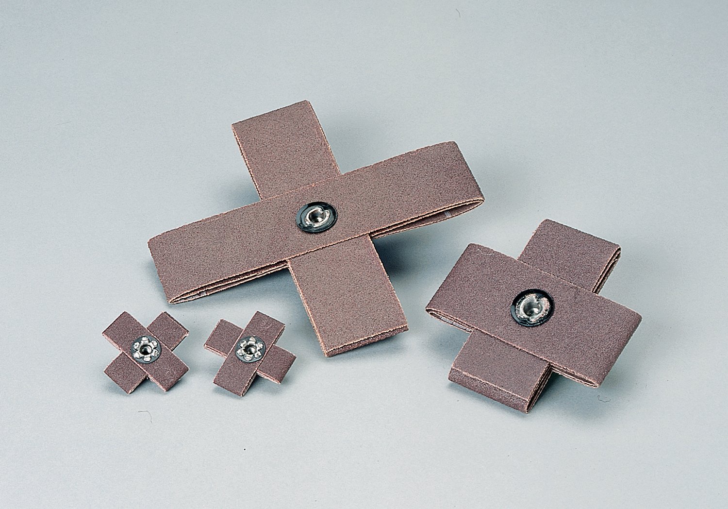 7100105459 - Standard Abrasives A/O Cross Pad, 723169, 8PLY 1 x 1 in x 3/8 in, 8-32, 80, 100/Carton, 1000 ea/Case