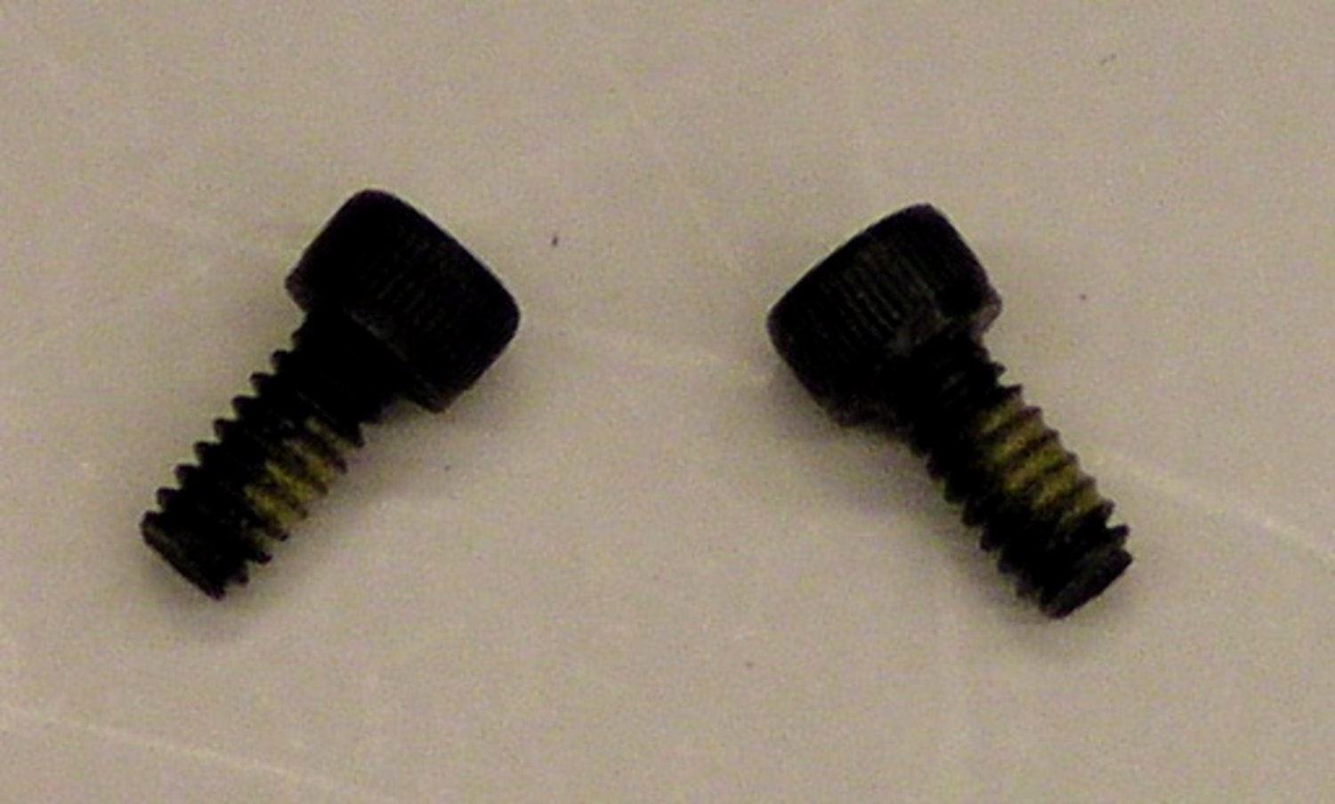 7010326430 - 3M Screw - Socket Head Cap 06500, 4-40 in (2)