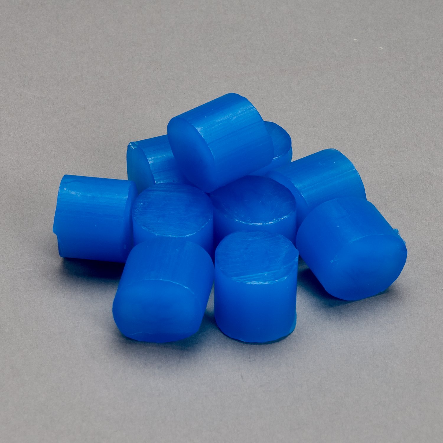 7100069028 - 3M Sprayable Hot Melt Adhesive 6111HT, Blue, Chips, 0.75 in x 0.75 in, Chips, 22 lb, Case
