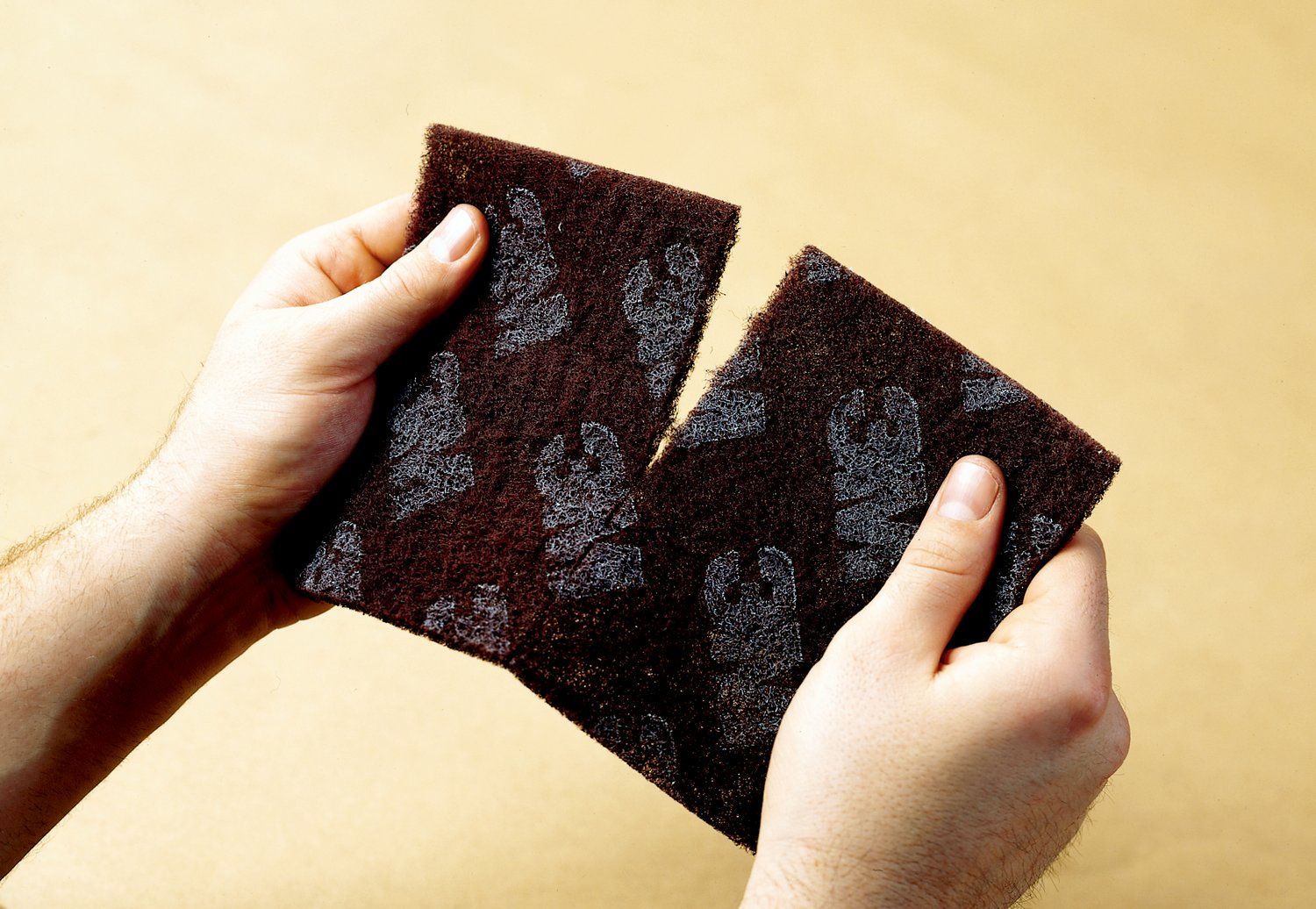 7000126204 - 3M Scotch-Brite Between Coats Disc 8447, 16 in, BCP 16 10 cs, Maroon Very Fine